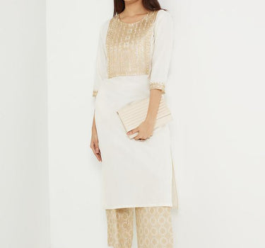 Embroidered Blended Fabric Round Neck Women's Long Kurta