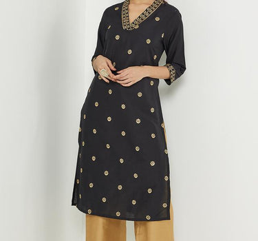 Dressy Embroidered Polyester V-Neck Women's Festive Wear Kurta