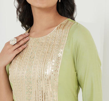 Solid Blended Round Neck Women's Kurta