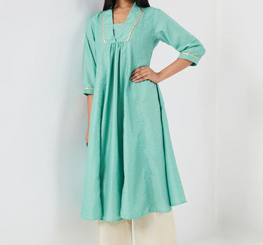 Solid Rayon Collared Women's Kurti